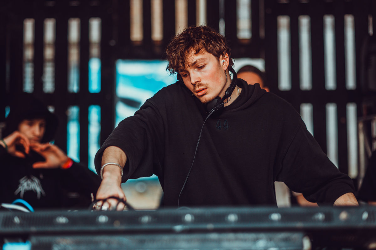 Loading... just a sec